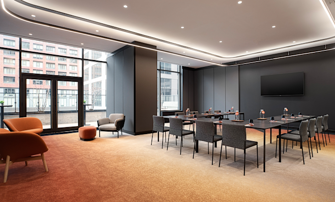 https://assets.hiltonstatic.com/hilton-asset-cache/image/upload/t_MODx%20- Thumb/t_MODx - Thumb/v1683074578/Imagery/Property%20Photography/Canopy/Y/YTZPYPY/31_Meeting_Space_IMG_2762_Yorkdale_B__U_Shape.jpg